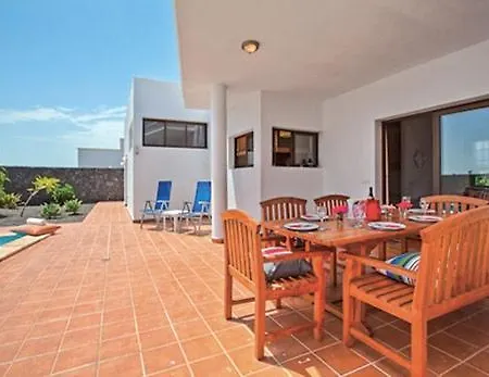 Playa Blanca Sleeps 6 Wifi Villa Playa Blanca (Lanzarote)